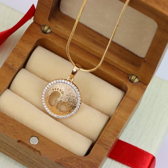 "Rose Gold Round Pendant with Baby Footprint and Handprint Cutout, XPPT1397 - Picture 2 of 13